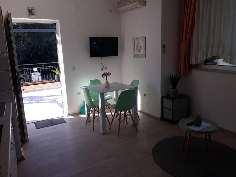 Apartments Viki Трогир Екстериор снимка