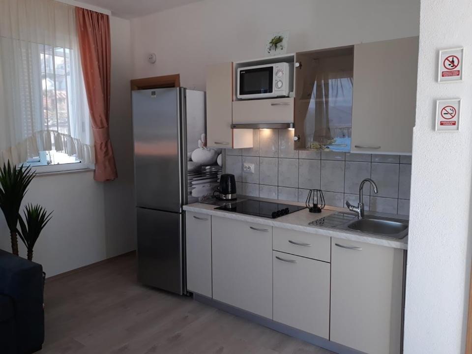 Apartments Viki Трогир Екстериор снимка