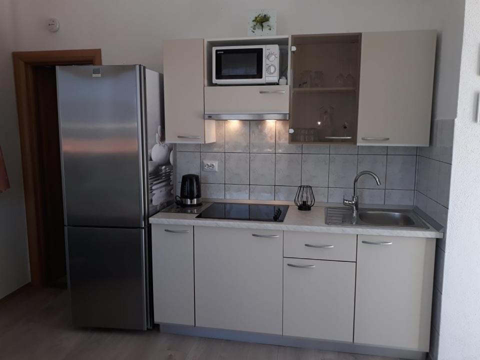 Apartments Viki Трогир Екстериор снимка