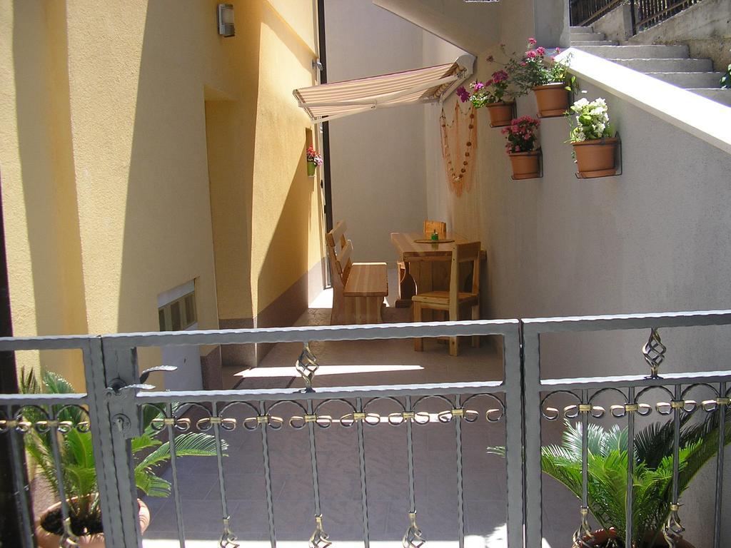 Apartments Viki Трогир Екстериор снимка
