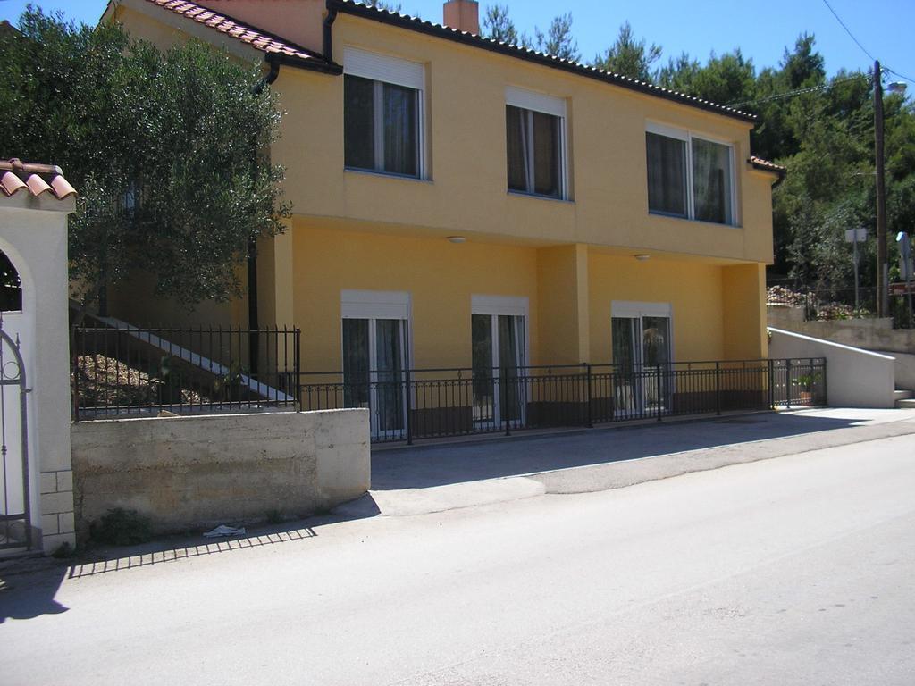 Apartments Viki Трогир Екстериор снимка