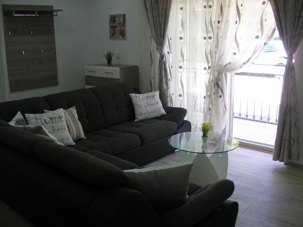 Apartments Viki Трогир Екстериор снимка