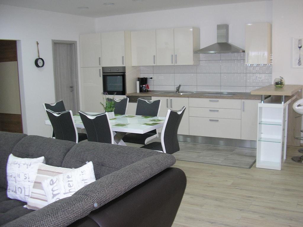 Apartments Viki Трогир Екстериор снимка