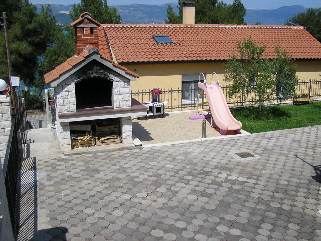 Apartments Viki Трогир Екстериор снимка
