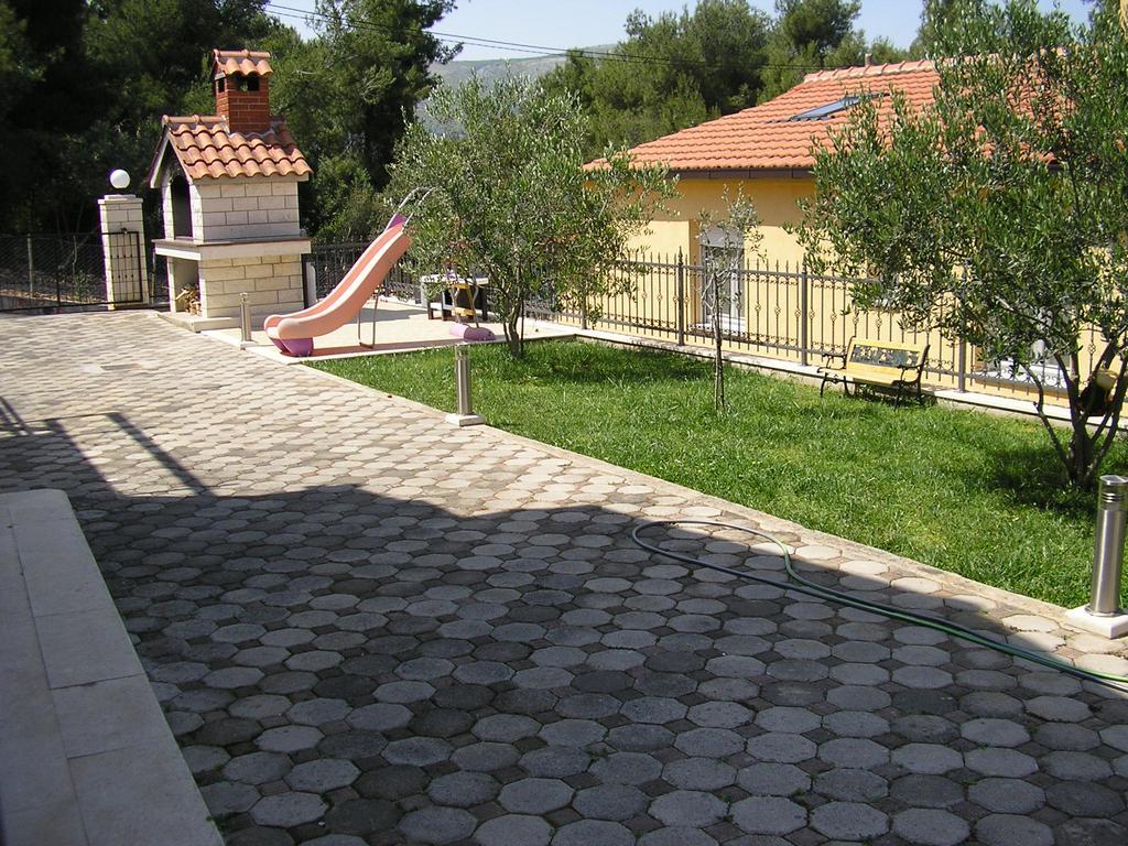 Apartments Viki Трогир Екстериор снимка