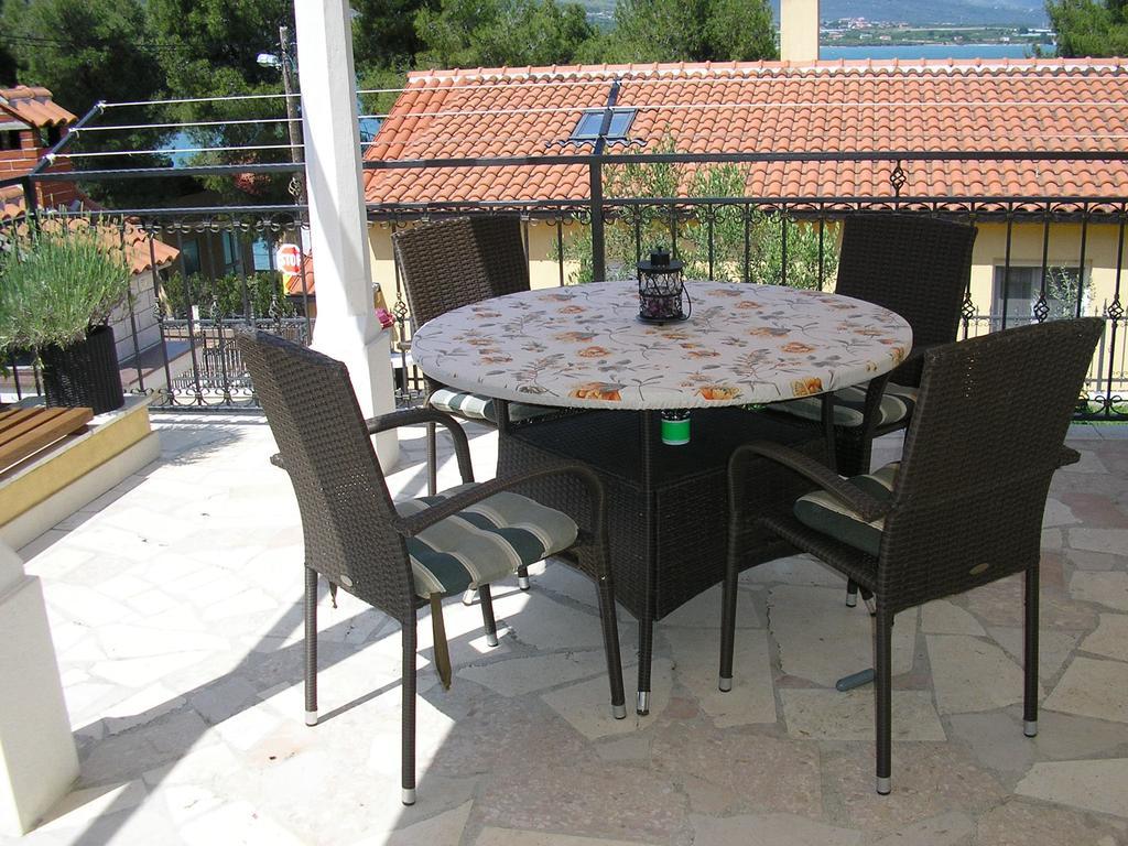 Apartments Viki Трогир Екстериор снимка