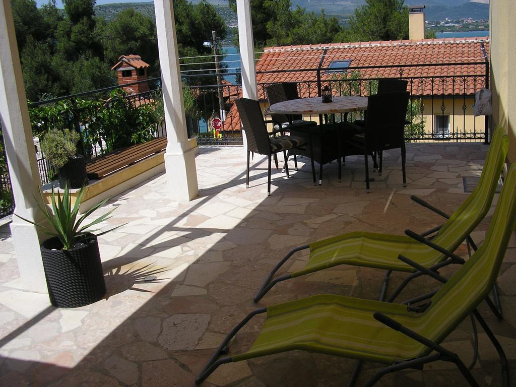 Apartments Viki Трогир Екстериор снимка