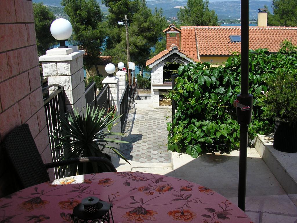 Apartments Viki Трогир Екстериор снимка