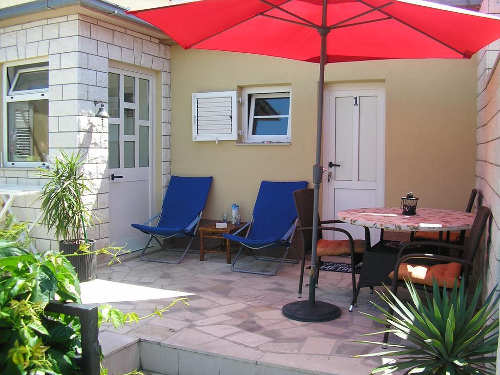 Apartments Viki Трогир Екстериор снимка