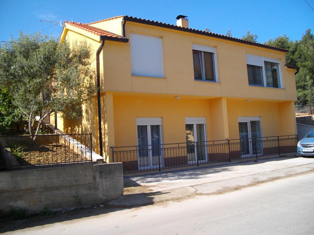 Apartments Viki Трогир Екстериор снимка