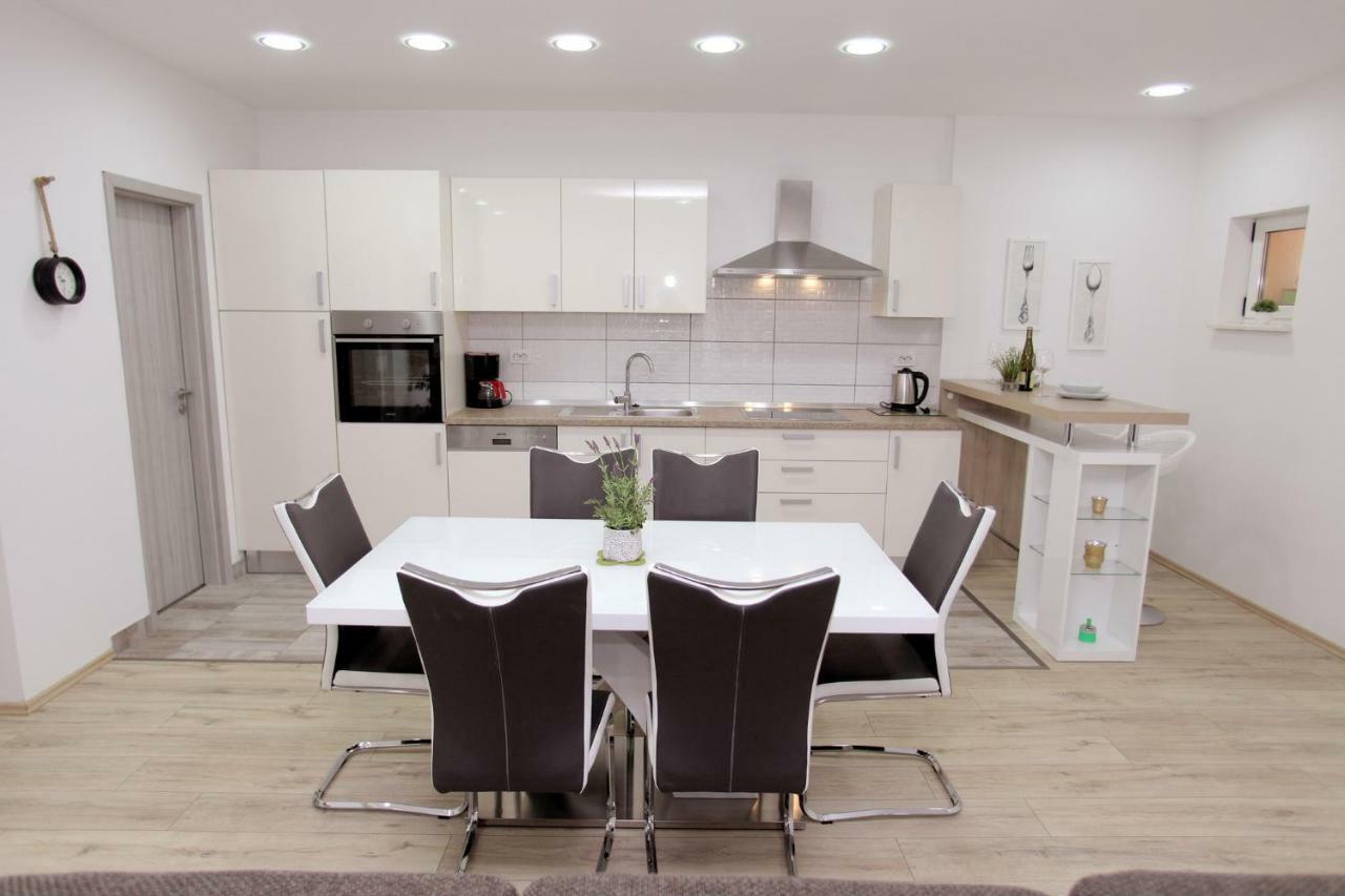 Apartments Viki Трогир Екстериор снимка