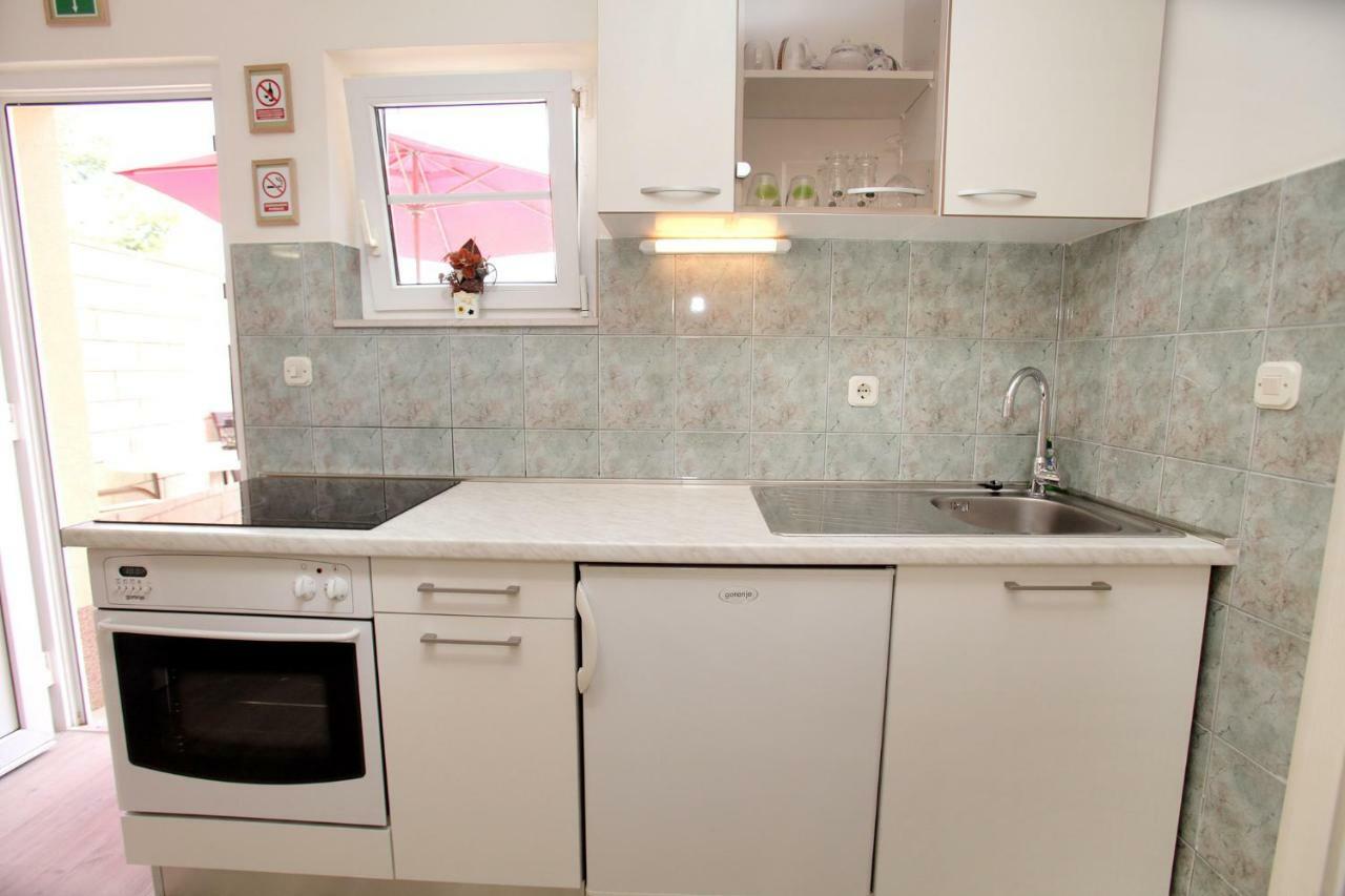 Apartments Viki Трогир Екстериор снимка