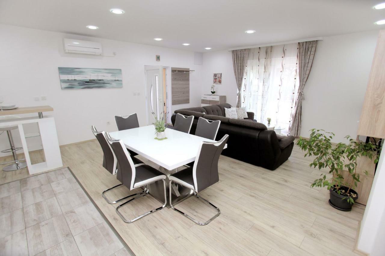 Apartments Viki Трогир Екстериор снимка