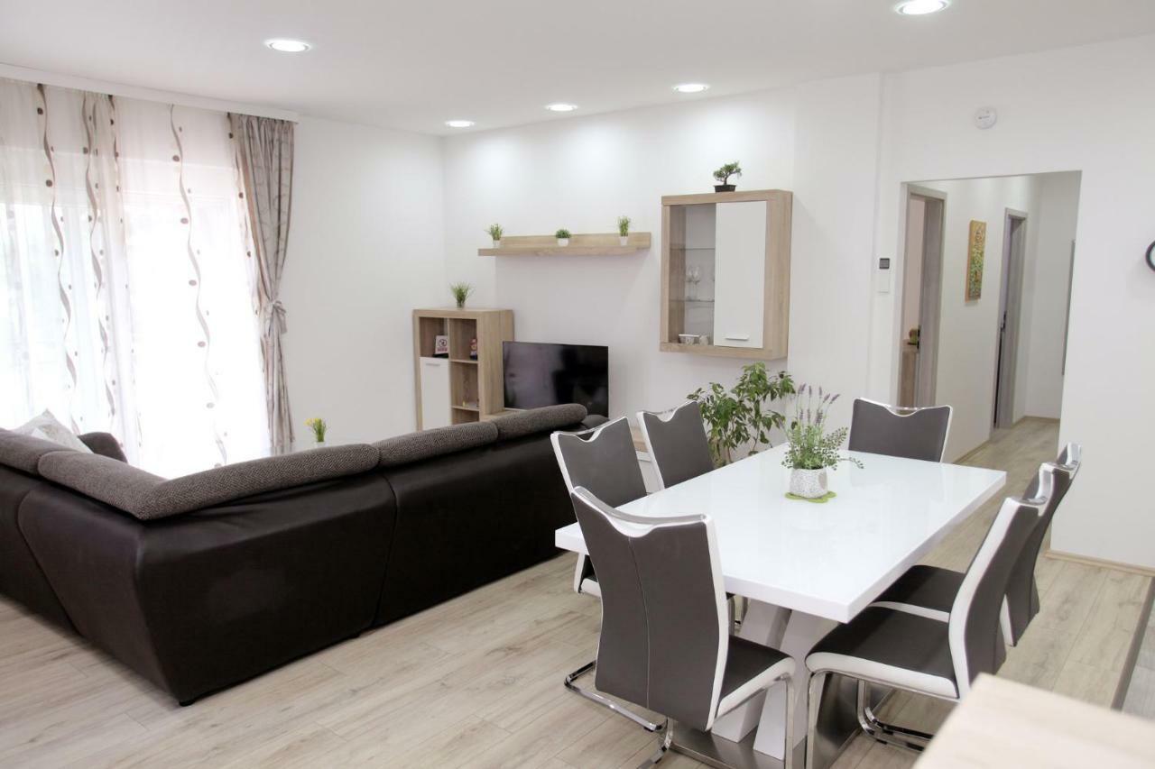 Apartments Viki Трогир Екстериор снимка