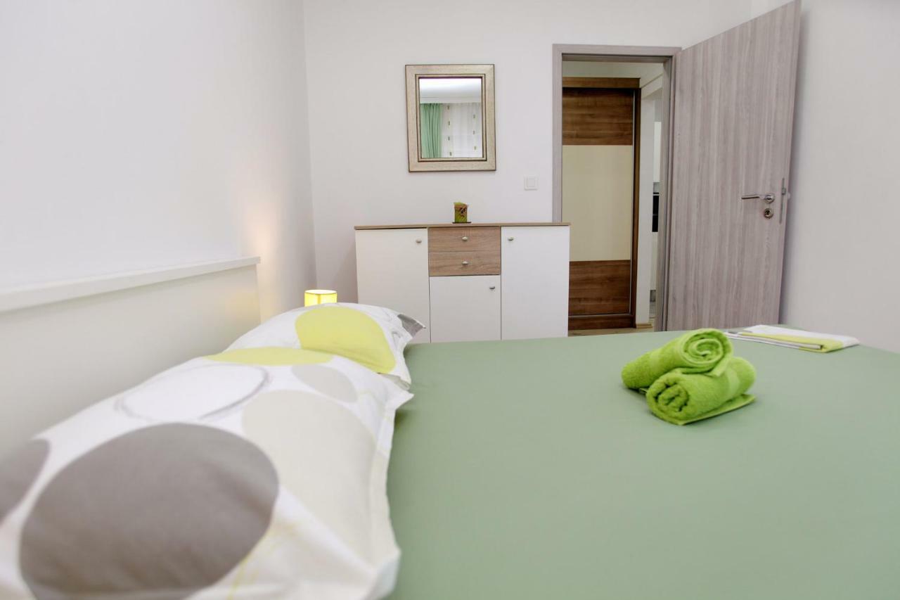 Apartments Viki Трогир Екстериор снимка