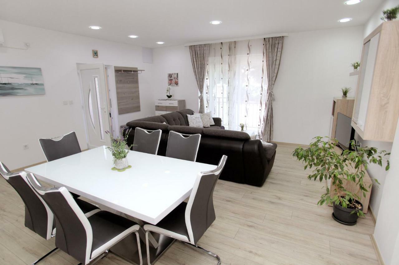 Apartments Viki Трогир Екстериор снимка