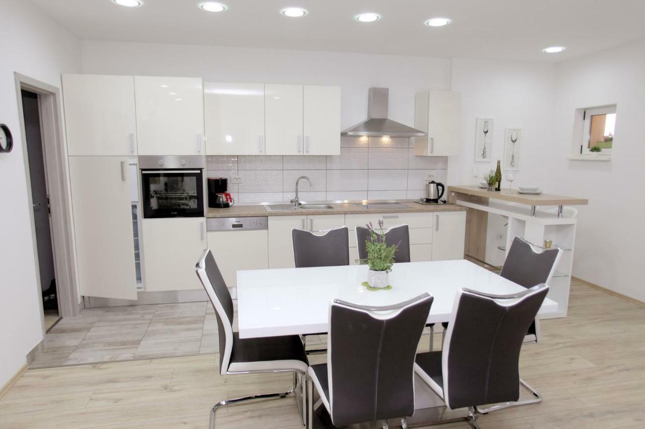 Apartments Viki Трогир Екстериор снимка