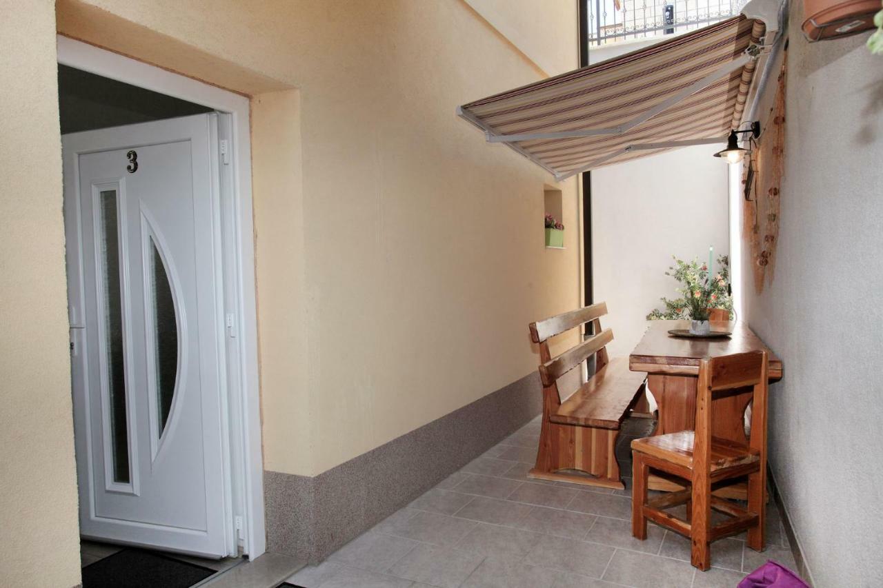 Apartments Viki Трогир Екстериор снимка