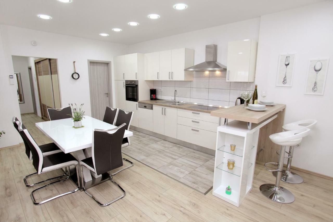 Apartments Viki Трогир Екстериор снимка